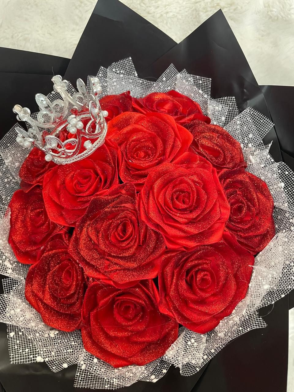 Crimson Crown – Deluxe Red Roses